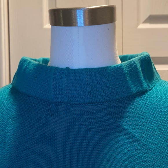 Limited Mock Neck Bubble Sweater w/ Pockets - Picture 5 of 7